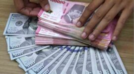 Nilai tukar rupiah kembali tertekan terhadap dolar Amerika Serikat (AS) pada penutupan perdagangan Senin. Mata uang Garuda melemah 152 poin atau 0,84 persen menjadi Rp18.188 per dolar AS, dibandingkan posisi sebelumnya yang berada di level Rp18.036 per dolar AS.