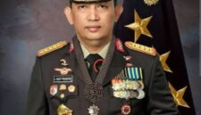 Peluang bagi Kapolri, yang umumnya dijabat oleh jenderal bintang empat, untuk tetap bertugas hingga usia 61 tahun dan revisi UU Polri juga memberikan ruang bagi anggota Polri aktif untuk menduduki jabatan sipil tertentu.