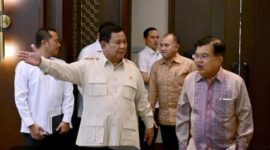 Presiden RI Prabowo Subianto menerima kunjungan Wakil Presiden ke-10 dan ke-12 Republik Indonesia, Jusuf Kalla (JK), di Istana Merdeka, Jakarta, Kamis (11/6/2026). Pertemuan berlangsung hangat dan penuh keakraban dengan membahas berbagai isu strategis, mulai dari perkembangan geopolitik global hingga situasi nasional terkini.