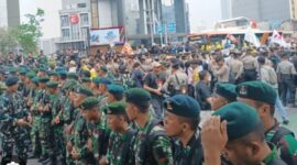sebanyak 6.088 personel gabungan diterjunkan dalam operasi pengamanan tersebut. Jumlah itu terdiri dari 500 personel TNI, 1.000 personel Korps Brimob Polri, 200 personel Bantuan Kendali Operasi (BKO) Korps Sabhara, 3.802 personel Polda Metro Jaya, dan 586 personel Polres Metro Jakarta Pusat.Kapolda Mentro Jaya Komjen Pol. Asep Edi Suheri telah menginstruksikan seluruh personel untuk bersikap sabar, humanis dan tidak satupun personel penganansn membawa senjata api ( sempi)
