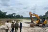 Pemerintah Provinsi Riau menghentikan aktivitas dua lokasi usaha pertambangan mineral bukan logam dan batuan (MBLB) berupa tanah urug atau galian C yang beroperasi tanpa izin di Kecamatan Tapung, Kabupaten Kampar.