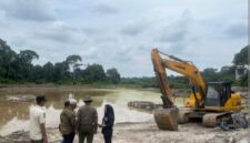 Pemerintah Provinsi Riau menghentikan aktivitas dua lokasi usaha pertambangan mineral bukan logam dan batuan (MBLB) berupa tanah urug atau galian C yang beroperasi tanpa izin di Kecamatan Tapung, Kabupaten Kampar.