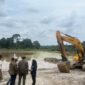 Pemerintah Provinsi Riau menghentikan aktivitas dua lokasi usaha pertambangan mineral bukan logam dan batuan (MBLB) berupa tanah urug atau galian C yang beroperasi tanpa izin di Kecamatan Tapung, Kabupaten Kampar.