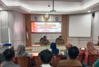 Pertemuan di balik suasana santai, para wartawan memanfaatkan momen itu untuk “menguji” komitmen kepolisian dalam menangani berbagai persoalan keamanan di Kabupaten Kerinci dan Kota Sungai Penuh.