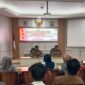 Pertemuan di balik suasana santai, para wartawan memanfaatkan momen itu untuk “menguji” komitmen kepolisian dalam menangani berbagai persoalan keamanan di Kabupaten Kerinci dan Kota Sungai Penuh.