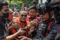 Sekitar 100 personel gabungan dari Polrestabes Semarang diterjunkan untuk melakukan pengamanan di area pengadilan tipikor non aktif Bupati Pati Sudewa.