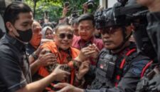 Sekitar 100 personel gabungan dari Polrestabes Semarang diterjunkan untuk melakukan pengamanan di area pengadilan tipikor non aktif Bupati Pati Sudewa.