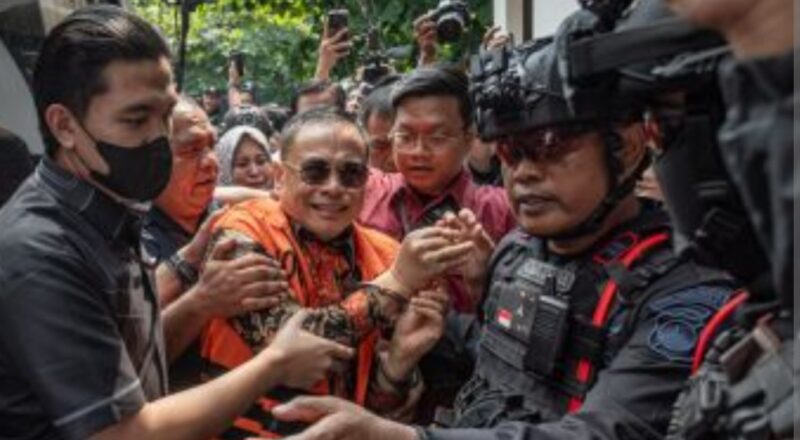 Sekitar 100 personel gabungan dari Polrestabes Semarang diterjunkan untuk melakukan pengamanan di area pengadilan tipikor non aktif Bupati Pati Sudewa.