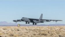 Pesawat pembom strategis B-52 Stratofortress milik Angkatan Udara Amerika Serikat dilaporkan jatuh sesaat setelah lepas landas dari Pangkalan Udara Edwards 8 awak dinyatakan tewas