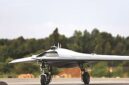 India sedang mengembangkan kendaraan udara tempur tak berawak (UCAV) otonom bertenaga jet yang dapat siap terbang per tahun 2025. Para peneliti di Aeronautical Development Establishment India, bagian dari Defence Research and Development Organisation (DRDO) kementerian pertahanan, mendemonstrasikan prototipe yang diperkecil, ditampilkan dalam foto, untuk Angkatan Udara India dalam sebuah uji coba di India selatan, demikian menurut majalah Aviation Week.