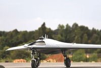 India sedang mengembangkan kendaraan udara tempur tak berawak (UCAV) otonom bertenaga jet yang dapat siap terbang per tahun 2025. Para peneliti di Aeronautical Development Establishment India, bagian dari Defence Research and Development Organisation (DRDO) kementerian pertahanan, mendemonstrasikan prototipe yang diperkecil, ditampilkan dalam foto, untuk Angkatan Udara India dalam sebuah uji coba di India selatan, demikian menurut majalah Aviation Week.