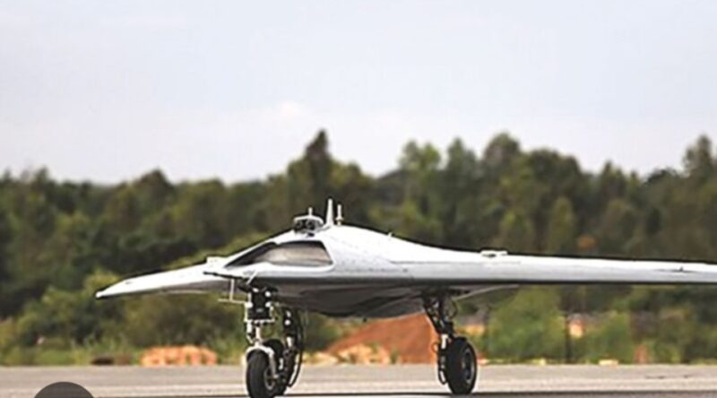 India sedang mengembangkan kendaraan udara tempur tak berawak (UCAV) otonom bertenaga jet yang dapat siap terbang per tahun 2025. Para peneliti di Aeronautical Development Establishment India, bagian dari Defence Research and Development Organisation (DRDO) kementerian pertahanan, mendemonstrasikan prototipe yang diperkecil, ditampilkan dalam foto, untuk Angkatan Udara India dalam sebuah uji coba di India selatan, demikian menurut majalah Aviation Week.