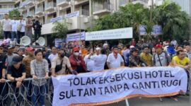 Kepolisian menyatakan sebanyak aparar  26 luka luja dan 69 orang diamankan untuk menjalani pemeriksaan lebih lanjut terkait dugaan keterlibatan dalam aksi kericuhan tersebut.