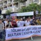 Kepolisian menyatakan sebanyak aparar  26 luka luja dan 69 orang diamankan untuk menjalani pemeriksaan lebih lanjut terkait dugaan keterlibatan dalam aksi kericuhan tersebut.