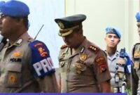 Mantan Kapolres Bima AKBP Didik Putra Kuncoro saat diiringi Propam untuk Mengikuti Sidang Etik.