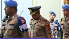 Mantan Kapolres Bima AKBP Didik Putra Kuncoro saat diiringi Propam untuk Mengikuti Sidang Etik.