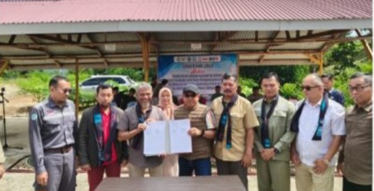 Pejabat Pembuat Komitmen (PPK) pembangunan RSUD Tipe C, Mahdevie, K.ST., MT., selaku penanggung jawab Program Peningkatan Rumah Sakit Berkualitas pada RSUD Kabupaten Kerinci, secara resmi menyerahkan tanah lokasi Pembanguna pekerjaan kepada PT PP Urban (Urban-Penta KSO).disaksikan Bupati Kerinci Monadi.

Penyerahan diterima oleh Hengki Rachmana, ST., MT., selaku Manajer Proyek PT PP Urban yang bertindak atas nama Kuasa KSO.
