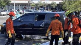 Menghebohkan  sosok mayat jenis kelamin wanita ditemukan diatas mobil inova Kijang plat merah di area parkir Terminal I Bandara Internasional juanda.