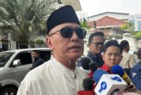 PT Pertamina (Persero), Mochamad Iriawa mendorong direksi dan manajemen Pertamina untuk segera menyesuaikan harga BBM.