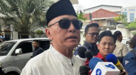 PT Pertamina (Persero), Mochamad Iriawa mendorong direksi dan manajemen Pertamina untuk segera menyesuaikan harga BBM.