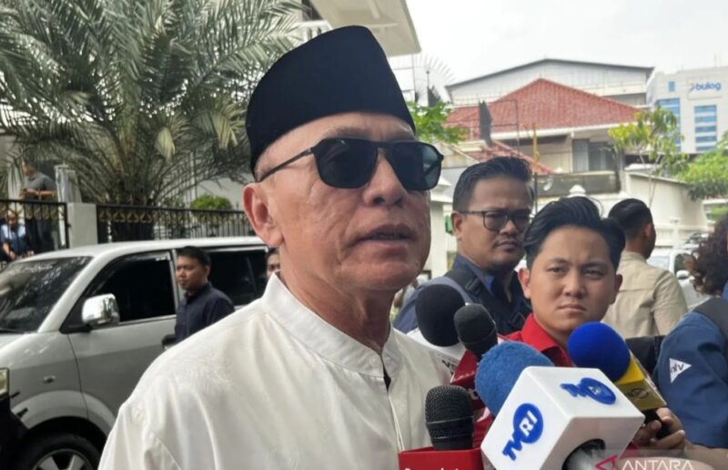 PT Pertamina (Persero), Mochamad Iriawa mendorong direksi dan manajemen Pertamina untuk segera menyesuaikan harga BBM.