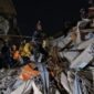Memasuki hari ke enam Gempa Dasat Di Venezuela, Tim SAR Gabungan Dan Rekawan dari berbagai negara berpacu mengais puing puing bangunan mencari korban gempa Baru Ditemukan 1.450 orang dinyatakan tewas dan 3.150 orang luka luka.