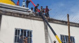 masyarakat luhah rio mendiho mendirikan tiang karamentang