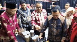 Penampilan Kota Sungai Penuh di Festival Jambi Elok Nian 2026 sukses memukau pengunjung lewat pertunjukan budaya, Batik Incung, promosi wisata, dan produk UMKM unggulan.