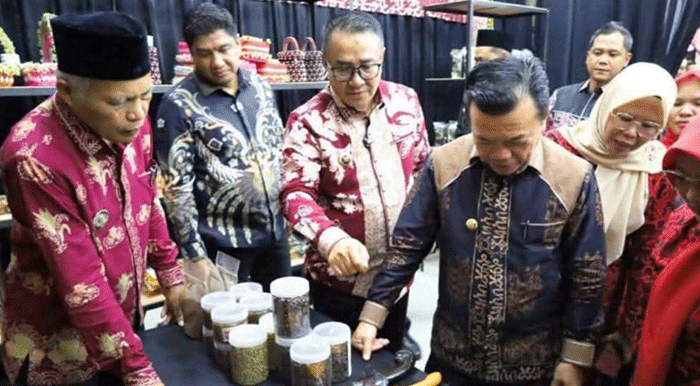 Penampilan Kota Sungai Penuh di Festival Jambi Elok Nian 2026 sukses memukau pengunjung lewat pertunjukan budaya, Batik Incung, promosi wisata, dan produk UMKM unggulan.
