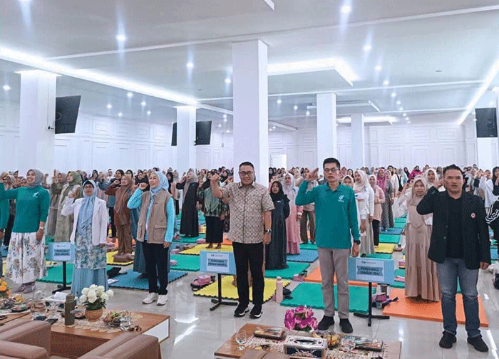Pemkot Sungai Penuh mengajak 230 ibu hamil mengikuti gerakan minum susu serentak sebagai upaya mencegah stunting sejak dalam kandungan melalui edukasi gizi dan kelas ibu hamil.