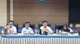 Sekda Kota Sungai Penuh Alpian memimpin rapat evaluasi laporan fisik dan keuangan Triwulan II Semester I Tahun 2026