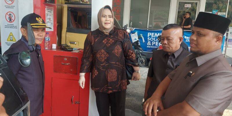 Dipimpin Wakil Ketua DPRD Kota Sungai Penuh Hardizal dan Embrizal didampingi CEO Ny Syahadyah dan Zulhadri Anggita DPRD Kota Sungai Penuh.