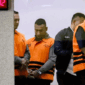 Tersangka Setya Budi Dias Oktavianto (kedua kiri) berjalan menuruni tangga menuju mobil tahanan usai menjalani pemeriksaan di Gedung Merah Putih KPK, Jakarta, Kamis (30/7/2026). Foto: Jamal Ramadhan/kumparan