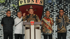 Jaksa Agung Muda Tindak Pidana Khusus (Jampidsus) Kejaksaan Agung Febrie Adriansyah (tengah) menyampaikan keterangan saat konferensi pers di Kejaksaan Agung, Jakarta, Jumat (10/7/2026). Foto: Asprilla Dwi Adha/ANTARA FOTO