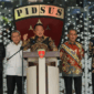 Jaksa Agung Muda Tindak Pidana Khusus (Jampidsus) Kejaksaan Agung Febrie Adriansyah (tengah) menyampaikan keterangan saat konferensi pers di Kejaksaan Agung, Jakarta, Jumat (10/7/2026). Foto: Asprilla Dwi Adha/ANTARA FOTO