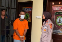 sumber foto: Polisi menangkap seorang pria yang diduga membawa kabur sepeda motor perempuan yang dikenalnya melalui TikTok setelah keduanya bertemu di Kota Jambi. 
