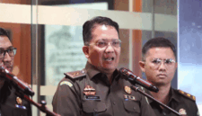 Direktur Penyidikan Jaksa Agung Muda Bidang Tindak Pidana Khusus (Jampidsus) Kejaksaan Agung Kuntadi memberi keterangan kepada wartawan di Kejaksaan Agung, Jakarta, Senin (24/7/2023). Foto: Fitra Andrianto/kumparan