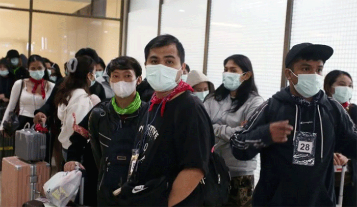 Sejumlah Warga Negara Indonesia (WNI) dikumpulkan untuk pendataan setibanya dari Myanmar di Terminal 2, Bandara Soekarno Hatta, Tangerang, Banten, Kamis (22/1/2026). 