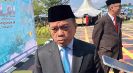 Gubernur Jambi Al Haris menyatakan siap mengikuti arahan pemerintah pusat terkait keberadaan stockpile batu bara di kawasan Candi Muaro Jambi. 