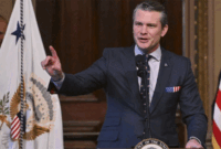 Mantan penyiar Fox News, Pete Hegseth terpilih jadi Menteri Pertahanan Amerika Serikat yang baru. Foto: Roberto Schmidt/AFP