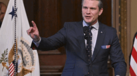 Mantan penyiar Fox News, Pete Hegseth terpilih jadi Menteri Pertahanan Amerika Serikat yang baru. Foto: Roberto Schmidt/AFP