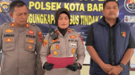 Kapolsek Kota Baru, Kompol Helrawaty Siregar, saat ekspose kasus karyawan melarikan motor bos, di Mapolsek Kota Baru, Kota Jambi, Rabu (22/7/2026). 