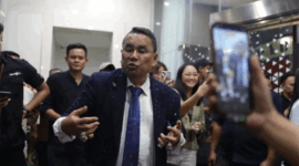Hotman Paris usai memberikan keterangan kepada wartawan di Gedung Jampidsus Kejagung, Jakarta, Jumat (17/7/2026). Foto: Jamal Ramadhan/kumparan