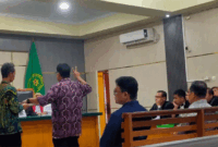Direktur Utama PDAM Tirta Mayang Kota Jambi, Dwike Riantara, menjadi saksi kasus korupsi pengadaan bahan kimia penjernih air jenis Sucolite LA24HZ periode 2021-2023, di Pengadilan Tindak Pidana Korupsi Jambi, Kamis (23/7/2026), 