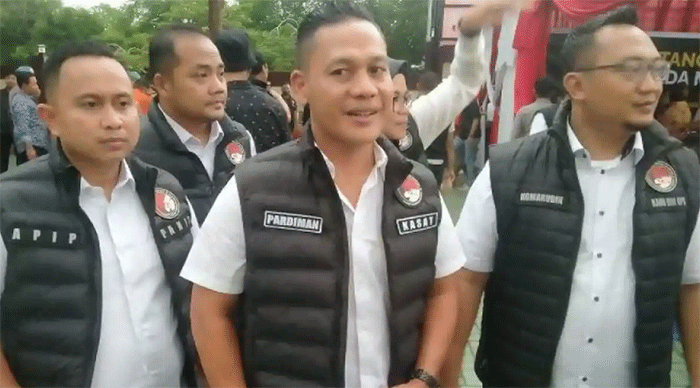 Penyebab penangkapan Kepala Satuan Reserse Narkoba (Kasat Narkoba) Polres Tangerang Selatan, AKP Pardiman, bersama sejumlah anggotanya oleh Bareskrim Polri akhirnya terungkap. 


