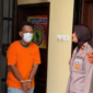 sumber foto: Polisi menangkap seorang pria yang diduga membawa kabur sepeda motor perempuan yang dikenalnya melalui TikTok setelah keduanya bertemu di Kota Jambi. 
