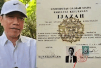 Kolase foto Jokowi dan ijazahnya. Tim penasihat hukum Roy Suryo membongkar paradoks besar dalam kasus dugaan pencemaran nama baik terkait keabsahan ijazah Presiden ke-7 Joko Widodo atau Jokowi.  