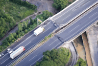 Foto udara menunjukkan Jalan Tol Kyushu yang rusak setelah gempa bumi di Kota Kashima, Prefektur Kumamoto, Jepang, Selasa (28/7/2026). Foto: Kyodo/via REUTERS