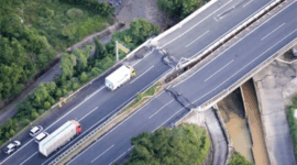 Foto udara menunjukkan Jalan Tol Kyushu yang rusak setelah gempa bumi di Kota Kashima, Prefektur Kumamoto, Jepang, Selasa (28/7/2026). Foto: Kyodo/via REUTERS