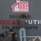 Pekerja menyelesaikan pembangunan gerai Koperasi Kelurahan Merah Putih Margaluyu di area pasar yang mangkrak di Kota Serang, Banten, Jumat (17/4/2026). Foto: ANTARA FOTO/Angga Budhiyanto